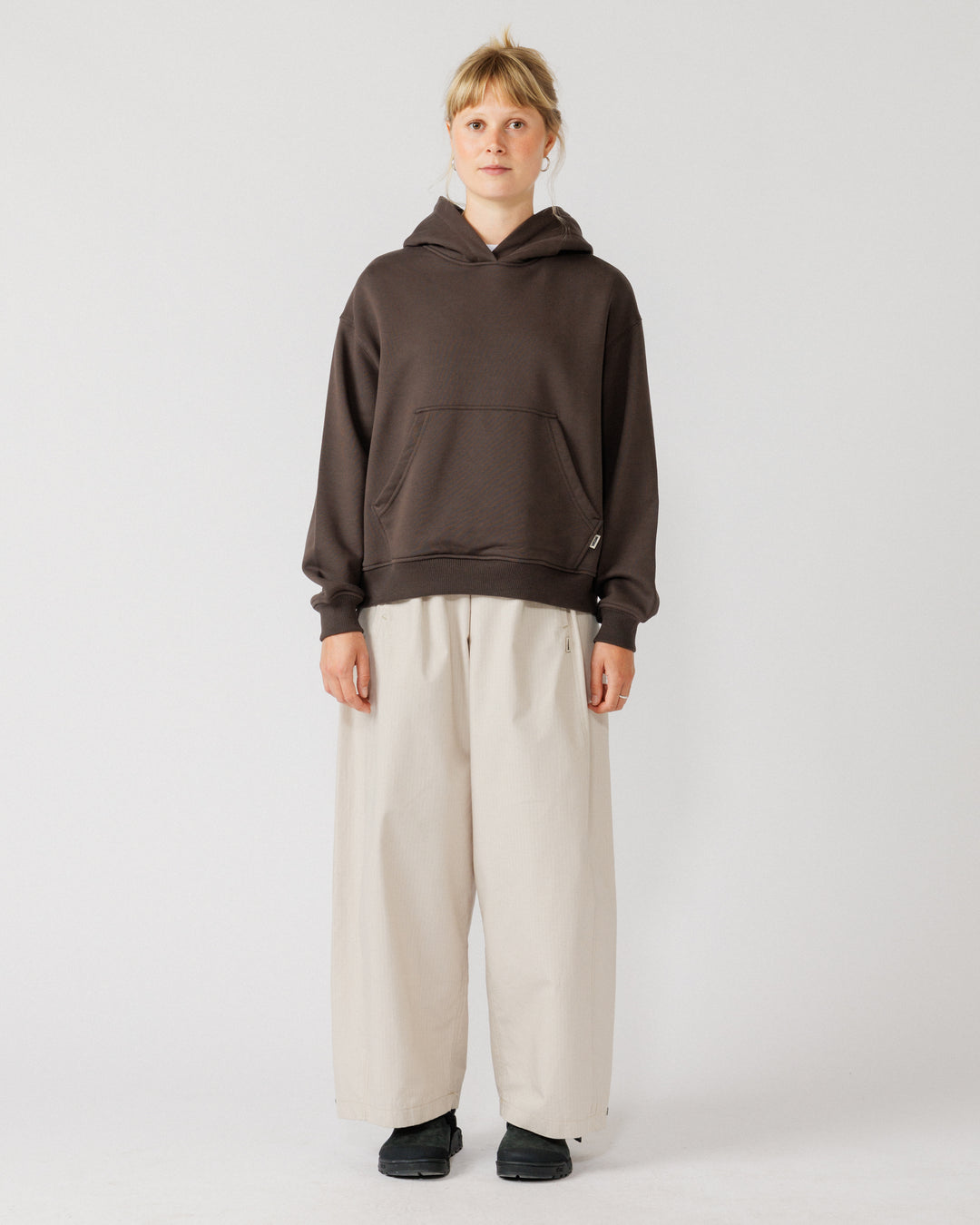 520 Organic Hoody - Chocolate Brown — women's full-body front styling