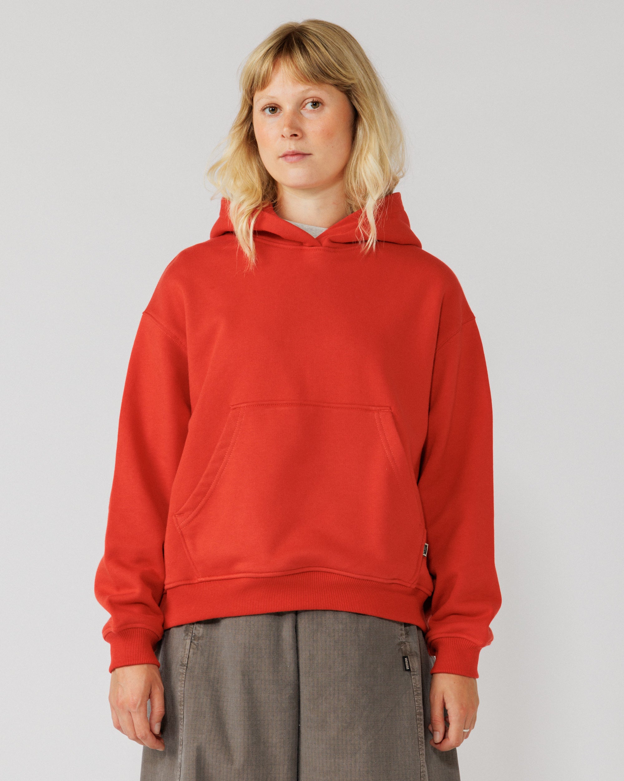 520 Organic Hoody - Signal Red — women's fit front crop