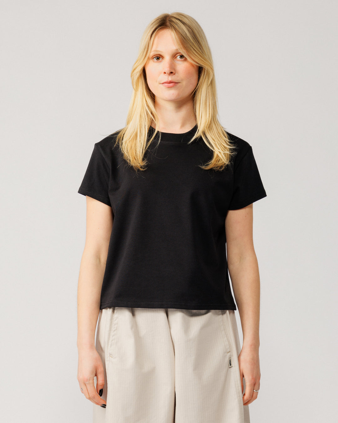 Mid-Weight Cropped Organic T-Shirt - Black