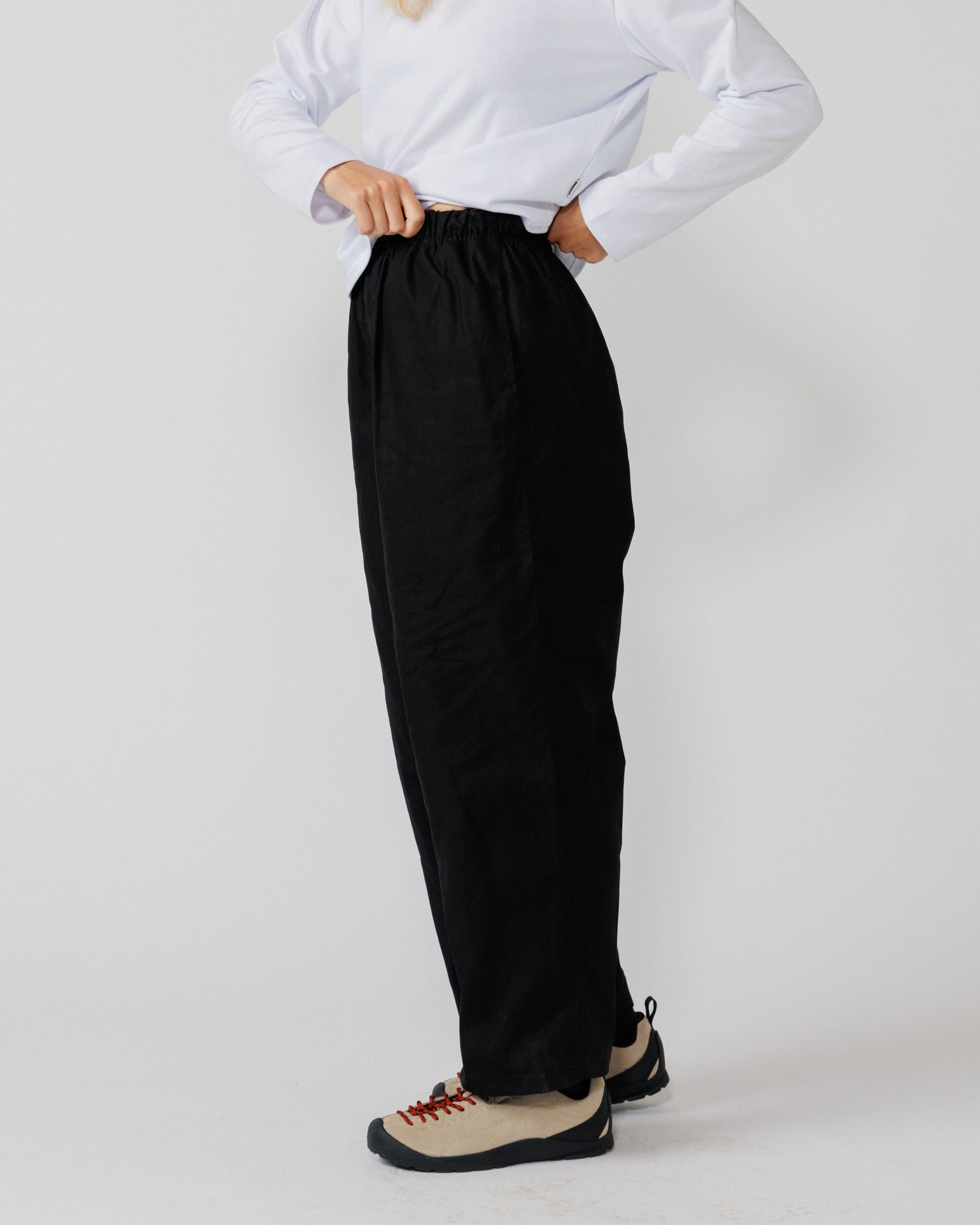 Water Resistant Zama Pants - Black — elastic waistband stretch demo
